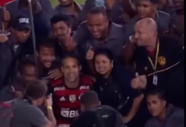 Diego oduševio fudbalski svijet: Na slavlje pozvao i čistače stadiona