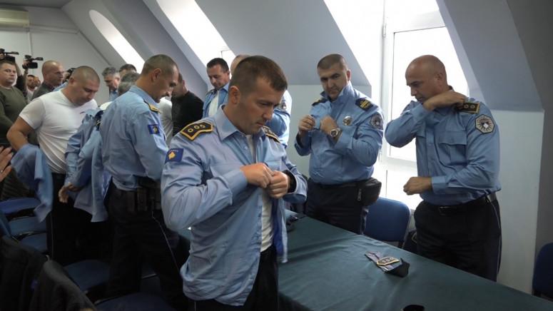 Policajci skinuli uniformu - Avaz