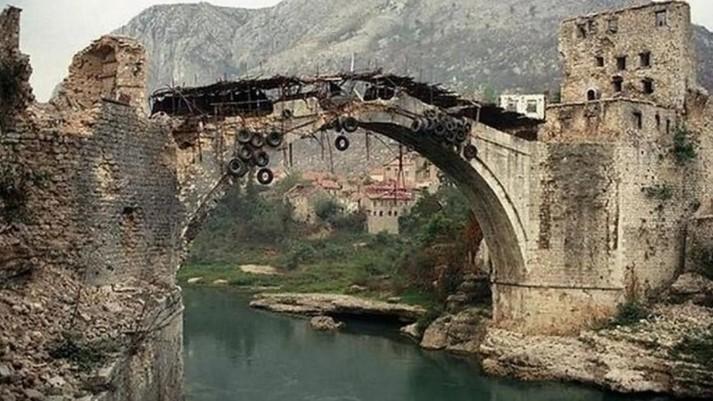 Porušeni Stari most - Avaz