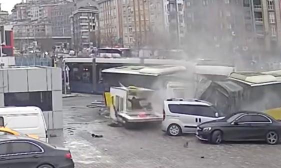 Uznemirujući video: Pogledajte trenutak sudara tramvaja i autobusa u Istanbulu