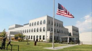 Ambasada SAD: Na Dan bijelih traka sjećamo se i odajemo počast svim civilnim žrtvama iz Prijedora