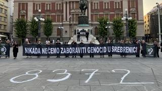 "Žene u crnom" povodom godišnjice genocida u Srebrenici organizovale stajanje u crnini
