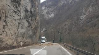 Izvještaj BIHAMK-a: Obustavljen saobraćaj na  magistralnom putu Jajce-Crna Rijeka