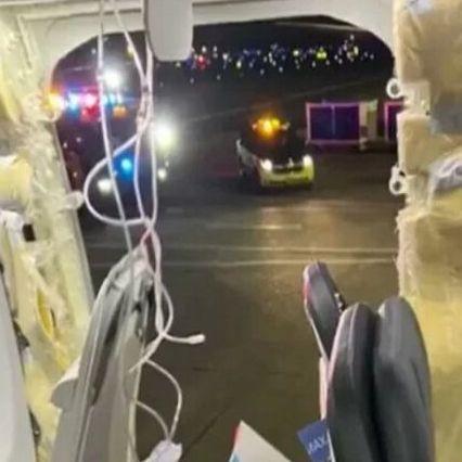 Otkriven razlog opasnog incidenta: Vrata aviona Boeing 737 otpala jer su nedostajala četiri šarafa