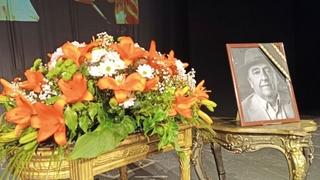 Održana komemoracija velikanu Harisu Burini: Emotivni govori brojnih gostiju, jednoj osobi pozlilo