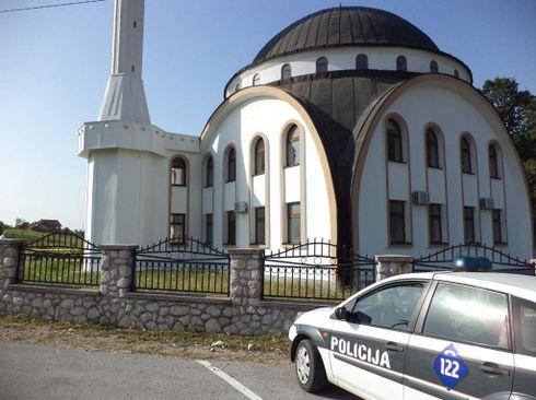 Džamija u Priluku: Građani zvali policiju  - Avaz