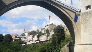 Foto + video / Tara Vesić (14) otvorila skokove sa Starog mosta