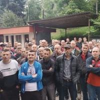 Zenički rudari se okupili ispred zgrade Uprave RMU Zenica, direktor Hukić podnio ostavku