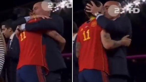 Trenutak kada je Rubijales poljubio fudbalerku - Avaz