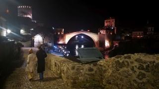 Stari grad u Mostaru pust u zimskim večerima