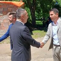 Dizdar u Bratuncu: Ministarstvo će nastaviti podršku održivom povratku
