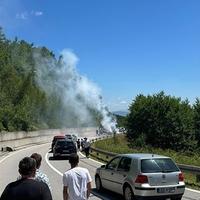 Na Rostovu se zapalio putnički automobil
