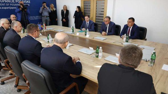 Delegacija Vlade FBiH  sa predstavnicima Posavskog kantona - Avaz