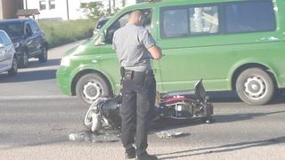 Nesreća kod Gračanice: Sudar putničkog automobila i motocikla, policija na terenu