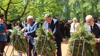 Vučević, Dodik i Mandić položili vijence i cvijeće u Donjoj Gradini
