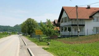 Paravac i ostali: Blokada puta u Grapskoj