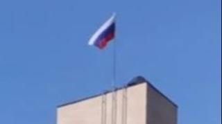 Na zgradi Ustavnog suda RS vijori se zastava Rusije 