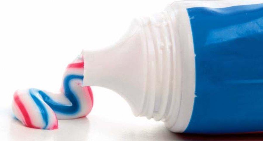 Pasta za zube idealna je za uklanjanje različitih mrlja