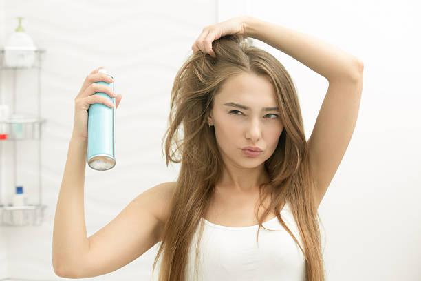 Šampon za suho pranje kose ima sposobnost apsorbiranja masnoće - Avaz