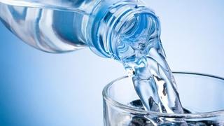 Nova studija: Koliko plastike popijemo u jednom litru flaširane vode