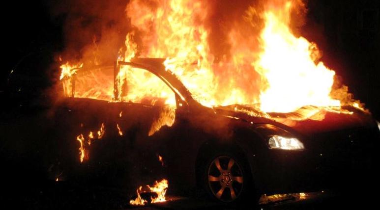 Supruga pratila nevjernog muža, sačekala da počne akcija pa zapalila automobil