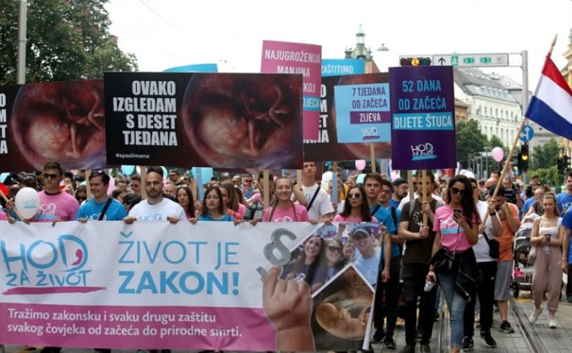 Više hiljada građana Zagreba tokom povorke "Hod za život" tražilo izmjenu zakonskih rješenja o pobačaju