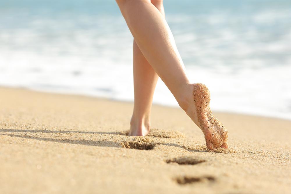 Dokazano je da hodanje po pijesku podstiče proizvodnju endorfina – hormona sreće - Avaz