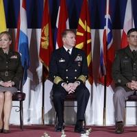 Brojna poznata imena na primopredaji komandne dužnosti NATO štaba, Mekgaha dobila medalju za učešće u misijama