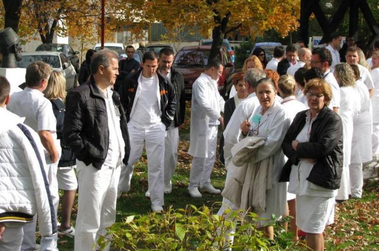 Doktori u Tuzlanskom kantonu danas u štrajku upozorenja