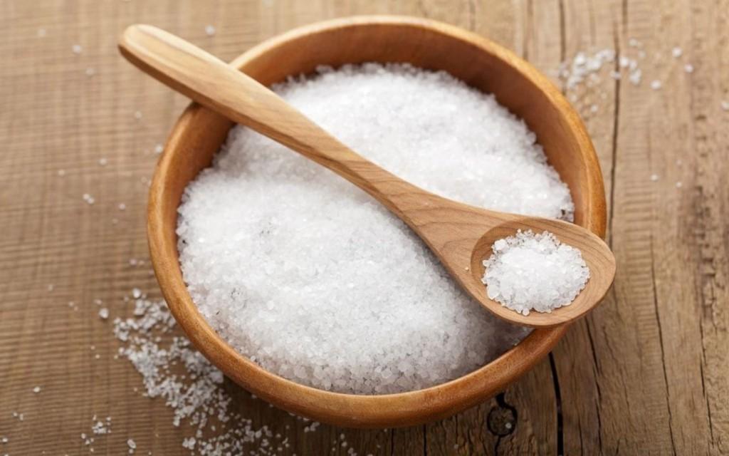 Puno soli u hrani doslovno ubija vrlo važnu stvar u vašem stomaku