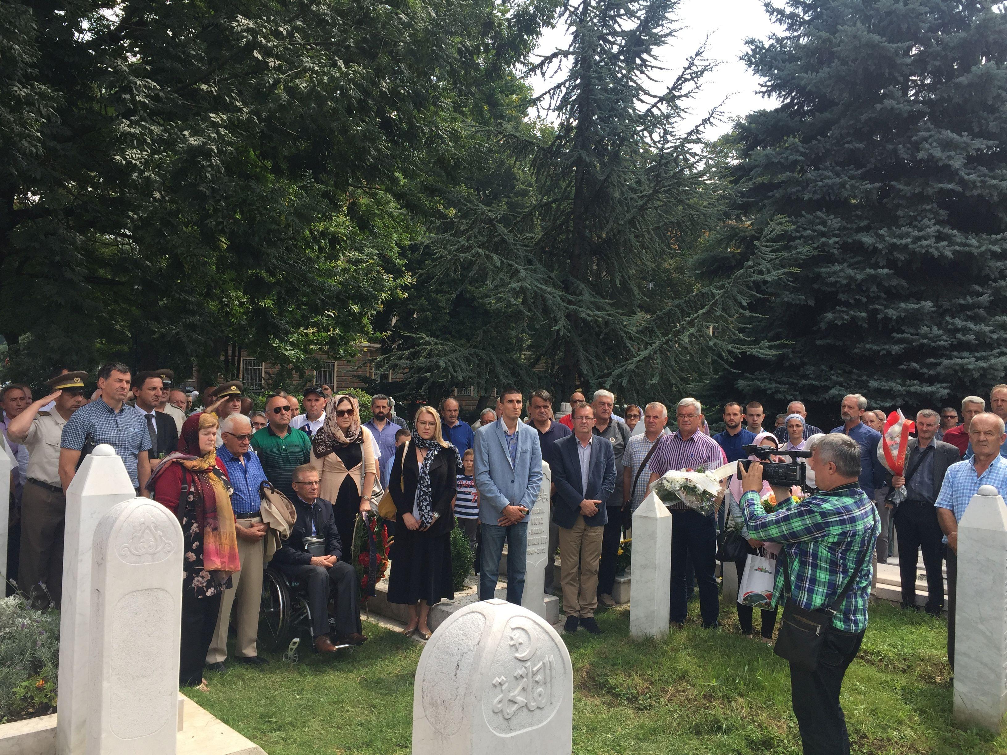 Sarajevo: Organiziran obilazak mezarja i grobalja povodom 25. godišnjice odbrane Žuči