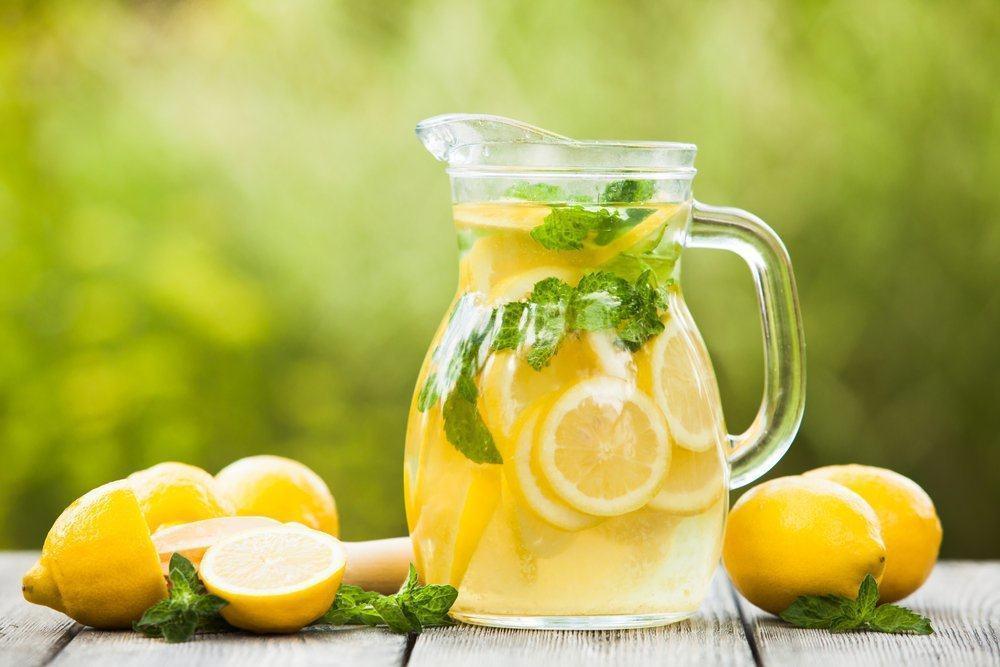 Limunada s lavandom: Neodoljivi lijek protiv glavobolje