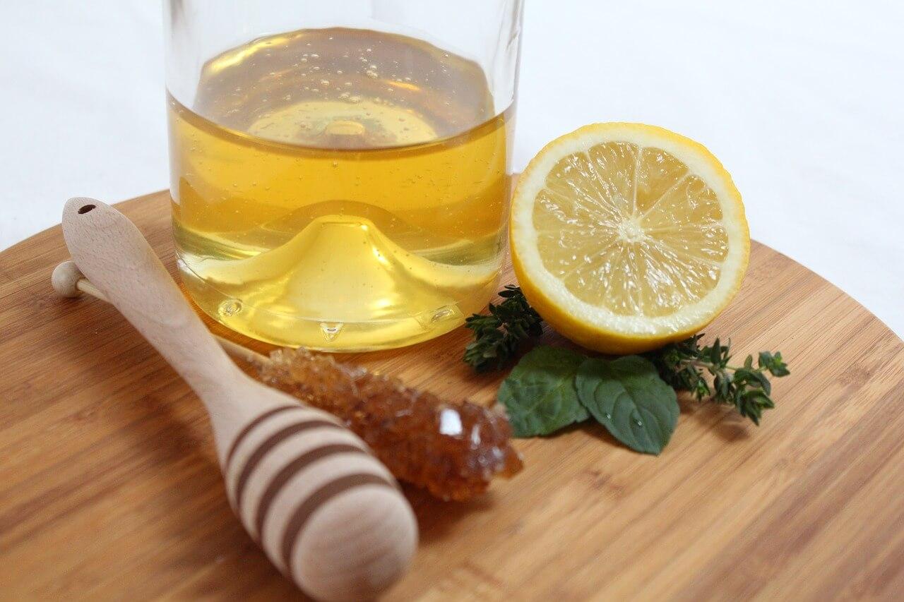 Medom i biljnim preparatima protiv kašlja