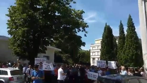 Protestnom šetnjom prosvjetari u HNK započeli bunt protiv Vlade HNK
