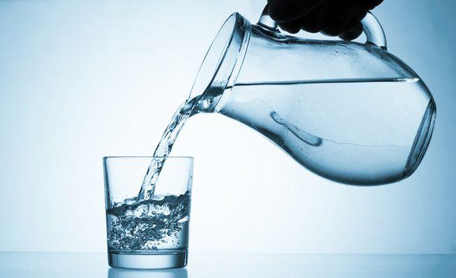 Žene bi trebale piti oko 2,7 litra vode dnevno - Avaz