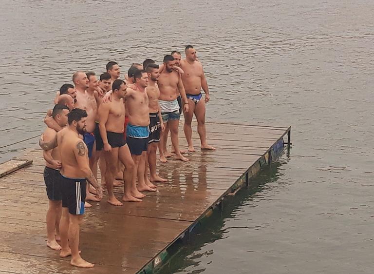 18 hrabrih Brođana pred početak plivanja - Avaz