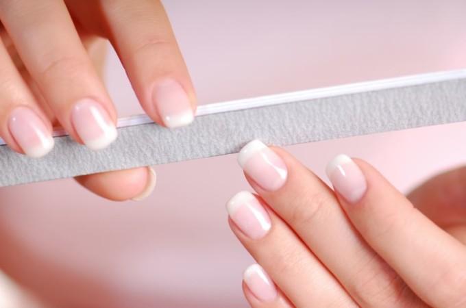 Bazni lakovi pružaju zaštitni sloj noktima i sprečavaju pojavu mrlja - Avaz