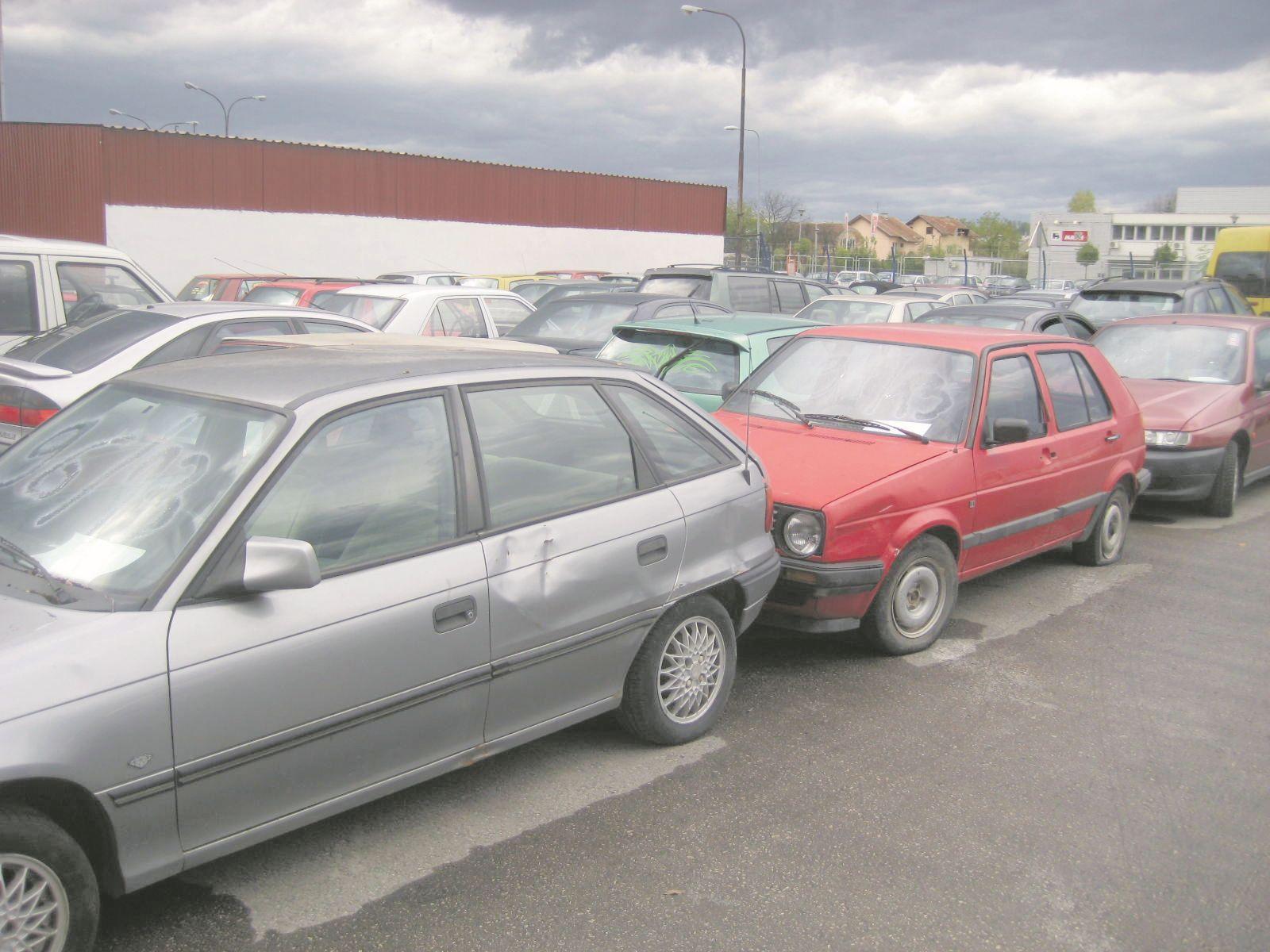 Automobili se nalaze na više lokacija u BiH - Avaz