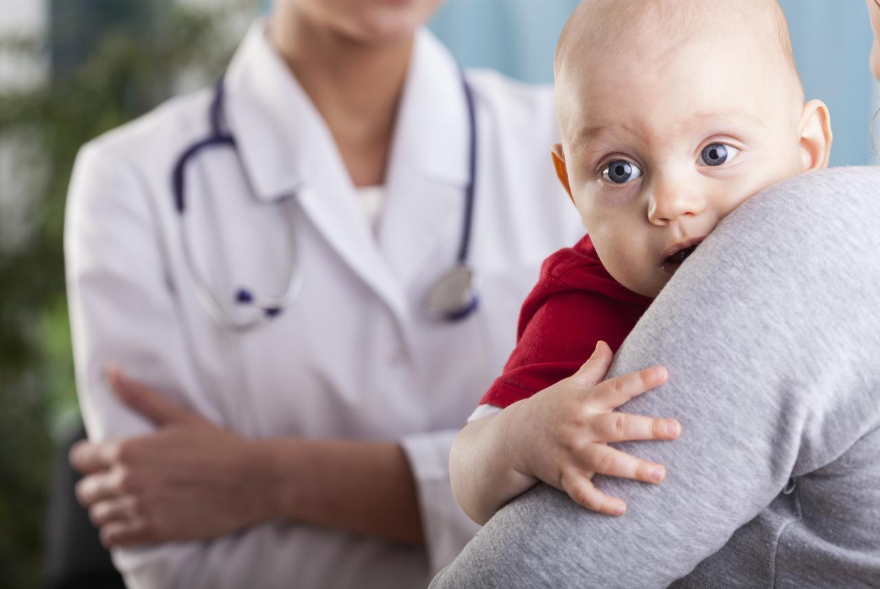 Šta pomaže protiv upornog kašlja kod bebe