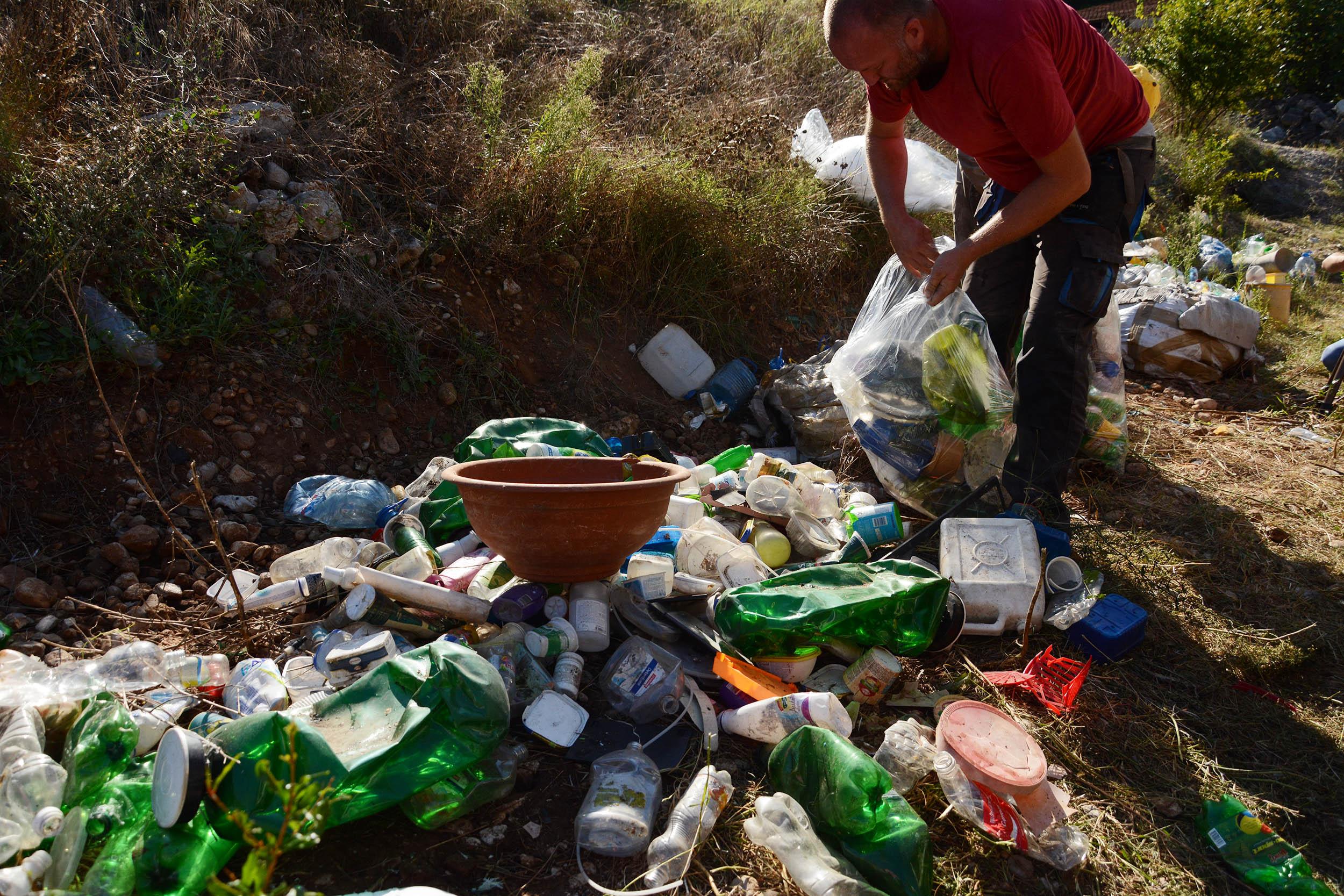 Više od 30.000 boca iz Neretve konačno odvezeno na reciklažu