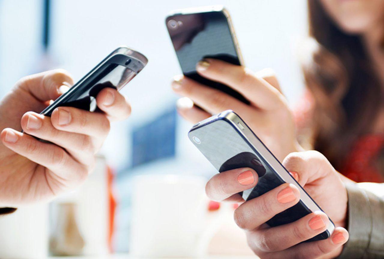 Naučnici istražili: Mobiteli izazivaju ovisnost, mladi paničare kada im uskratite smartphone