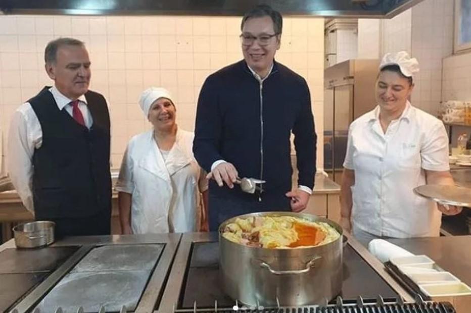 Aleksandar Vučić u kuhinji - Avaz