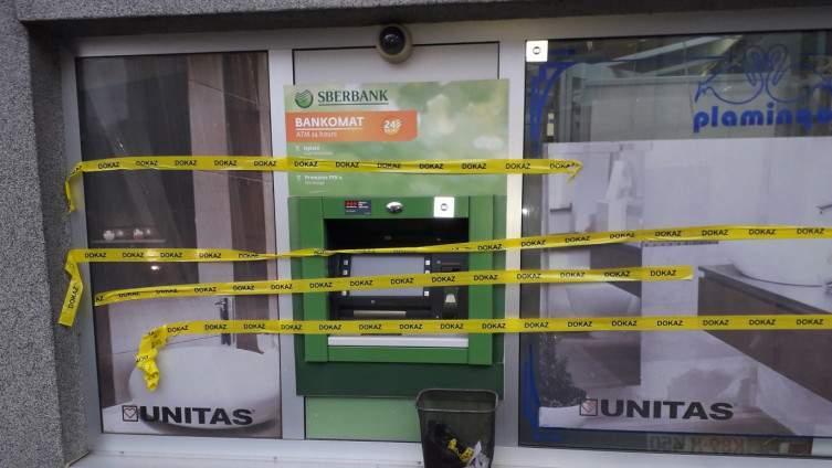 Lopovi opremljeni brzim kompjuterima i dekoderima: Ukrajinci opuhali bankomate, odnijeli više od dva miliona KM