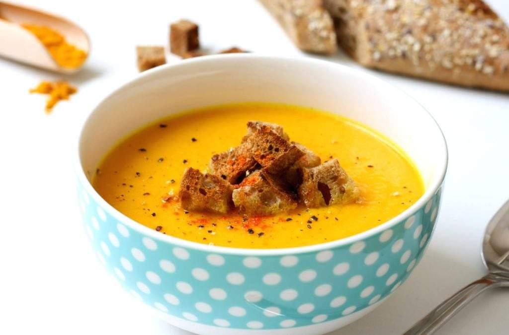 Uživajte u supi od celera i kurkume