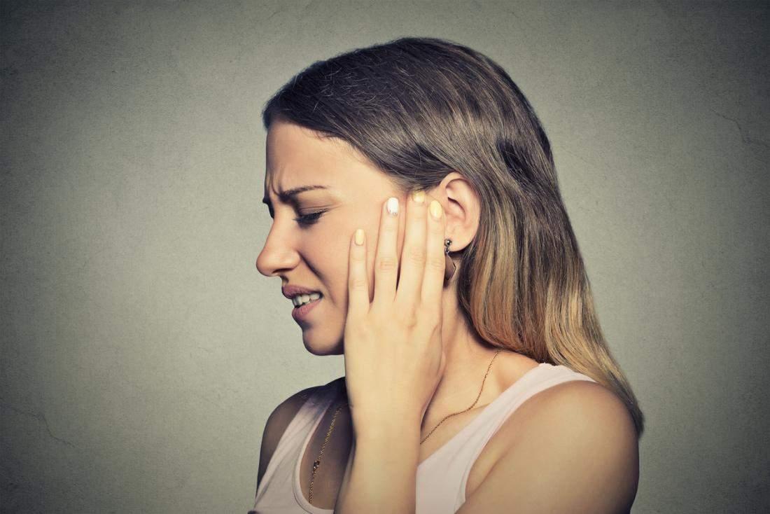 Neki od simptoma su zujanje u ušima - Avaz