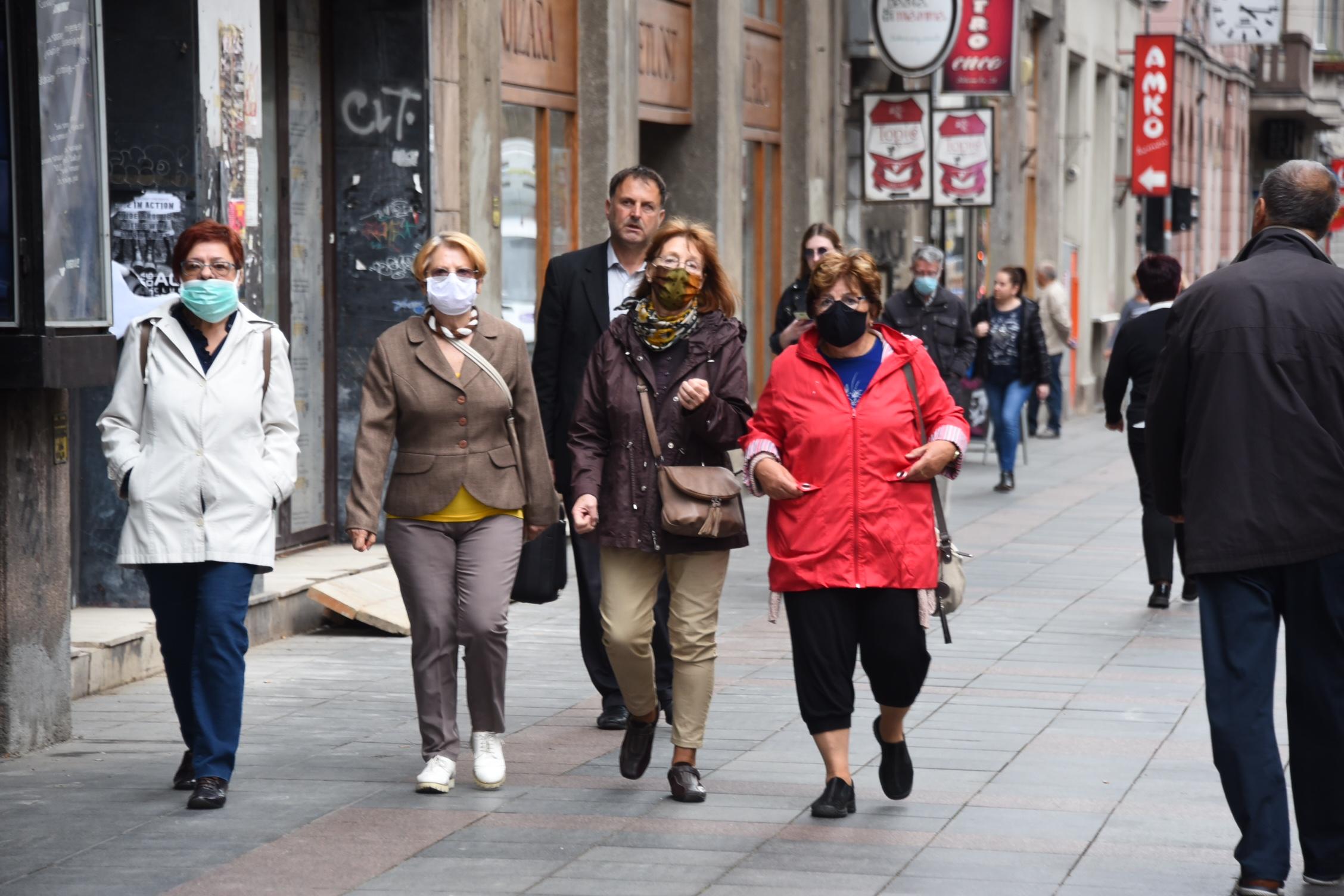 Pogrešno nošenje maski povećava rizik od širenja zaraze - Avaz