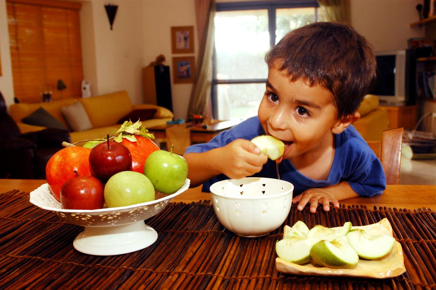 Razlozi zašto djeca trebaju jesti jabuke