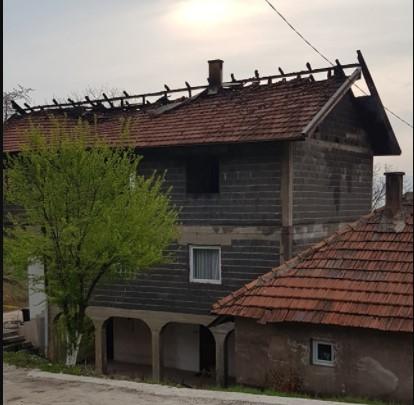 Gorjela kuća u Zenici: Evakuirana starija osoba koja je živjela sama
