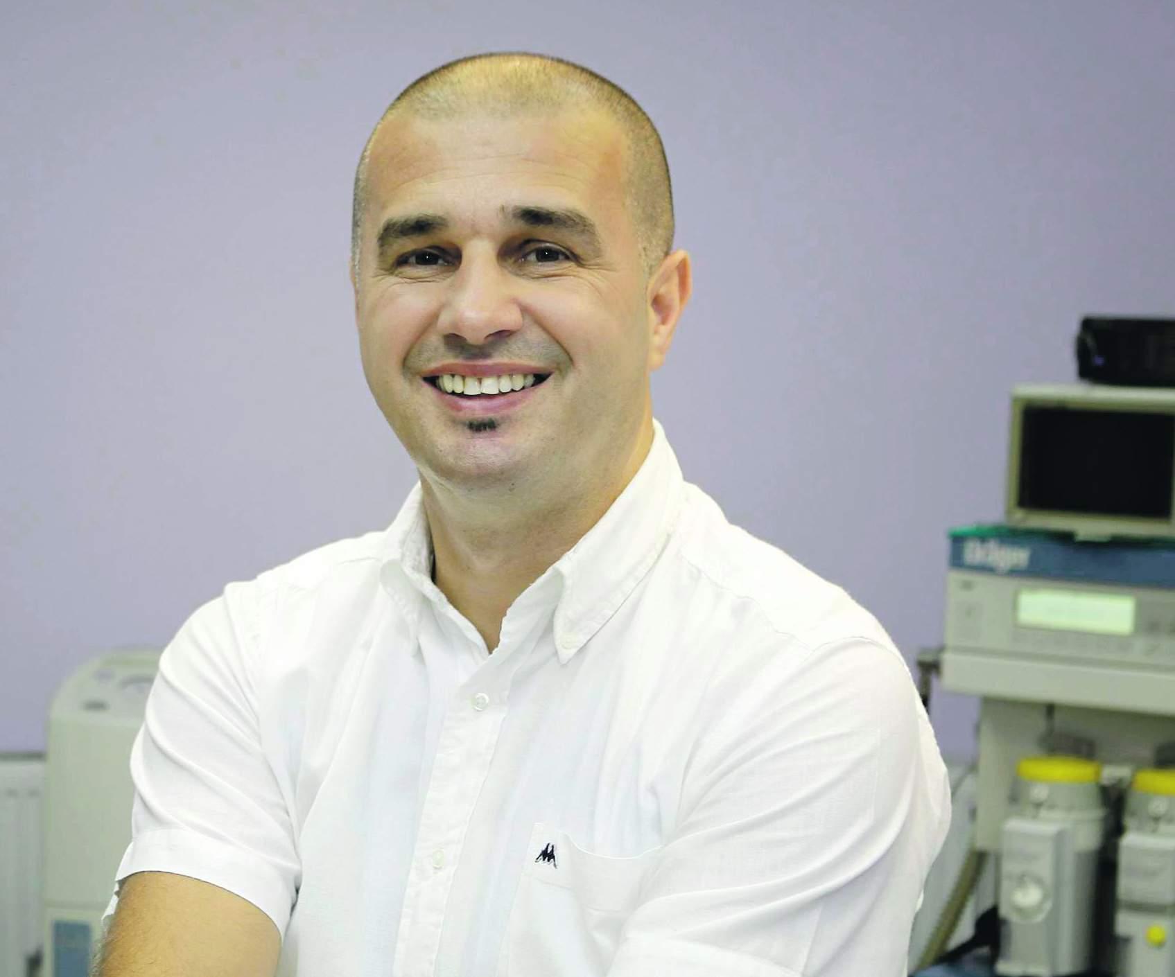 Prof. dr. Reuf Karabeg, estetski hirurg - Avaz
