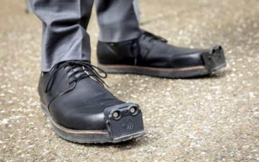 Pametne cipele pomažu slijepima pri hodanju